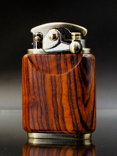 Изображение товара Зажигалка бензиновая подарочная в дереве