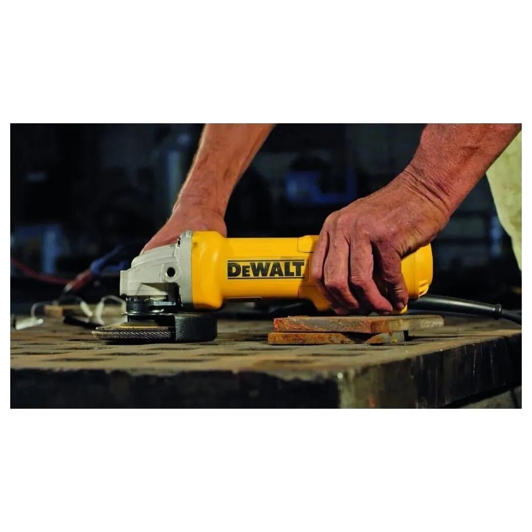 Угловая шлифмашина DeWALT DWE4233-QS — фото 1
