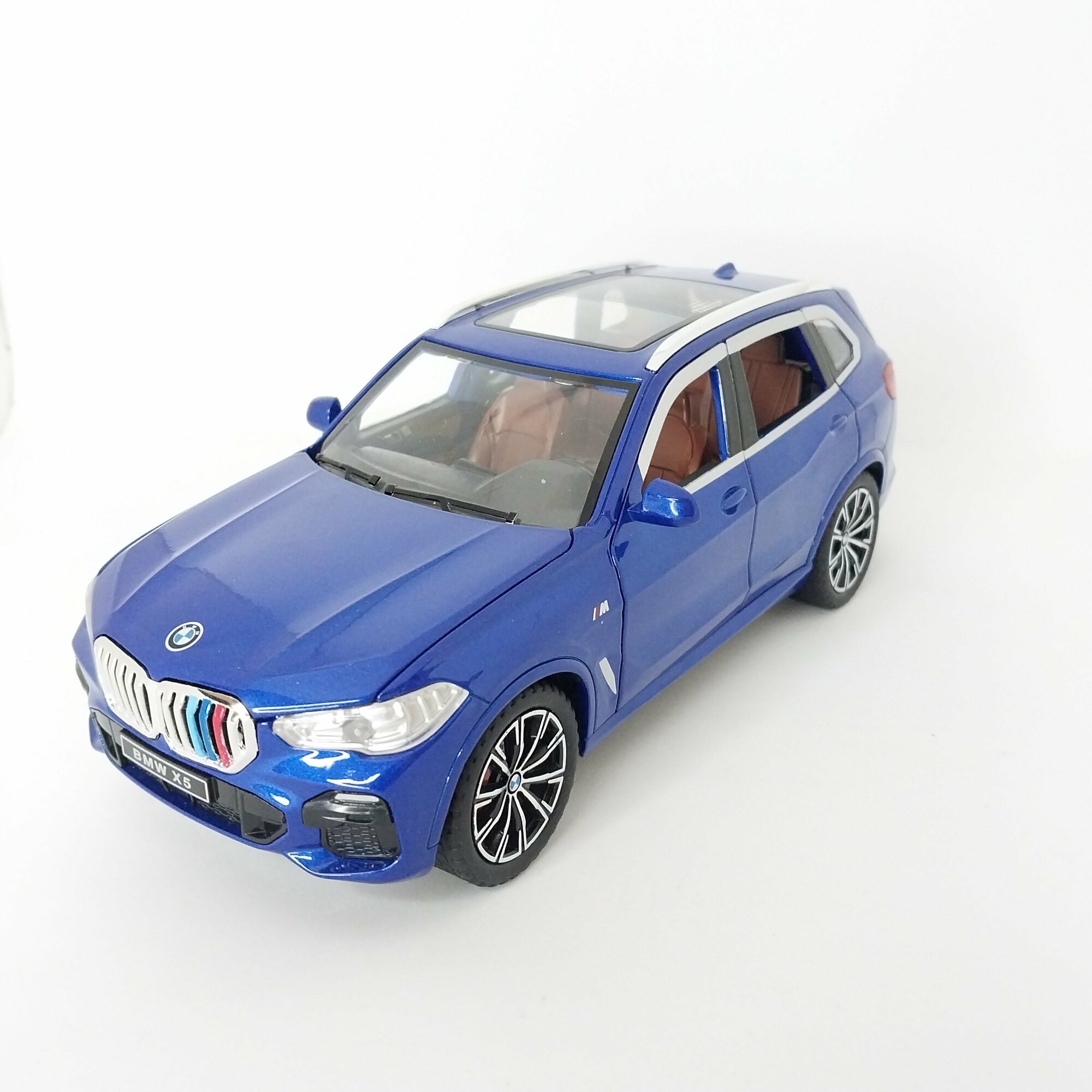 "Металлическая машина BMW X5" с световыми и звуковыми эффектами