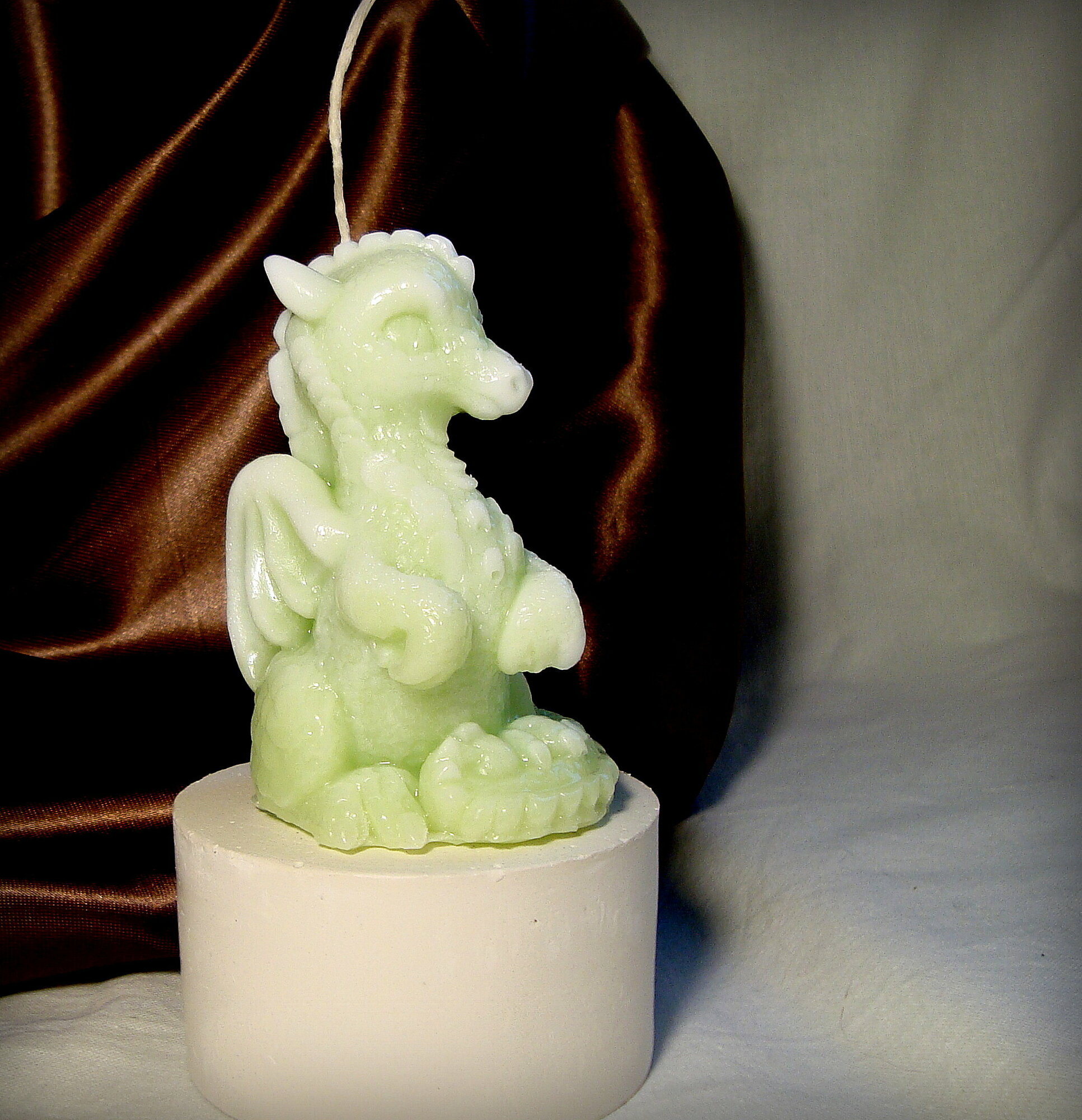 "Зеленый дракончик" - свеча ручной работы - символ 2024 года