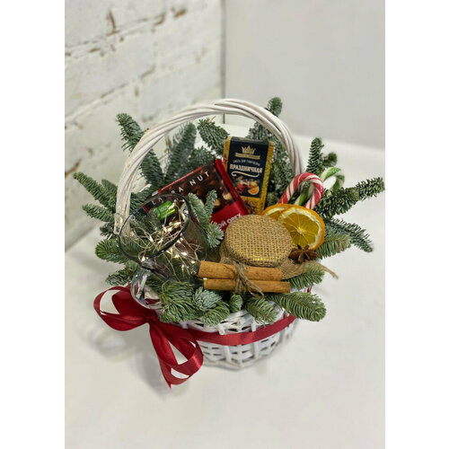 Новогодняя подарочная корзина №3