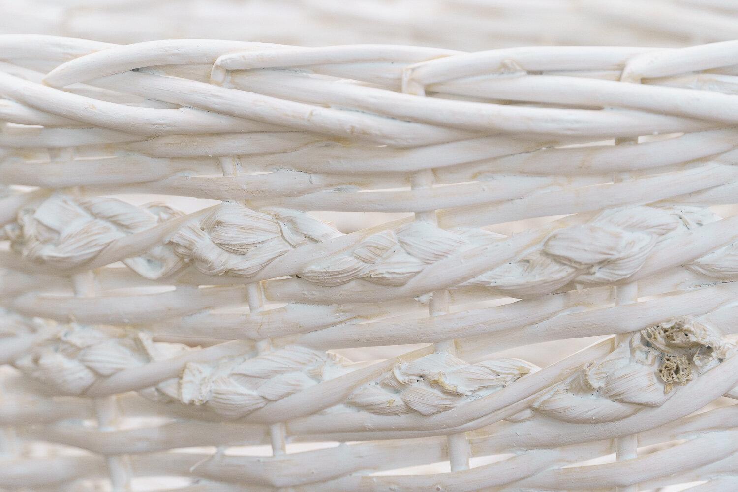 Корзина плетеная белая (ива) овальная, 32х23х11х30 см - фотография № 6
