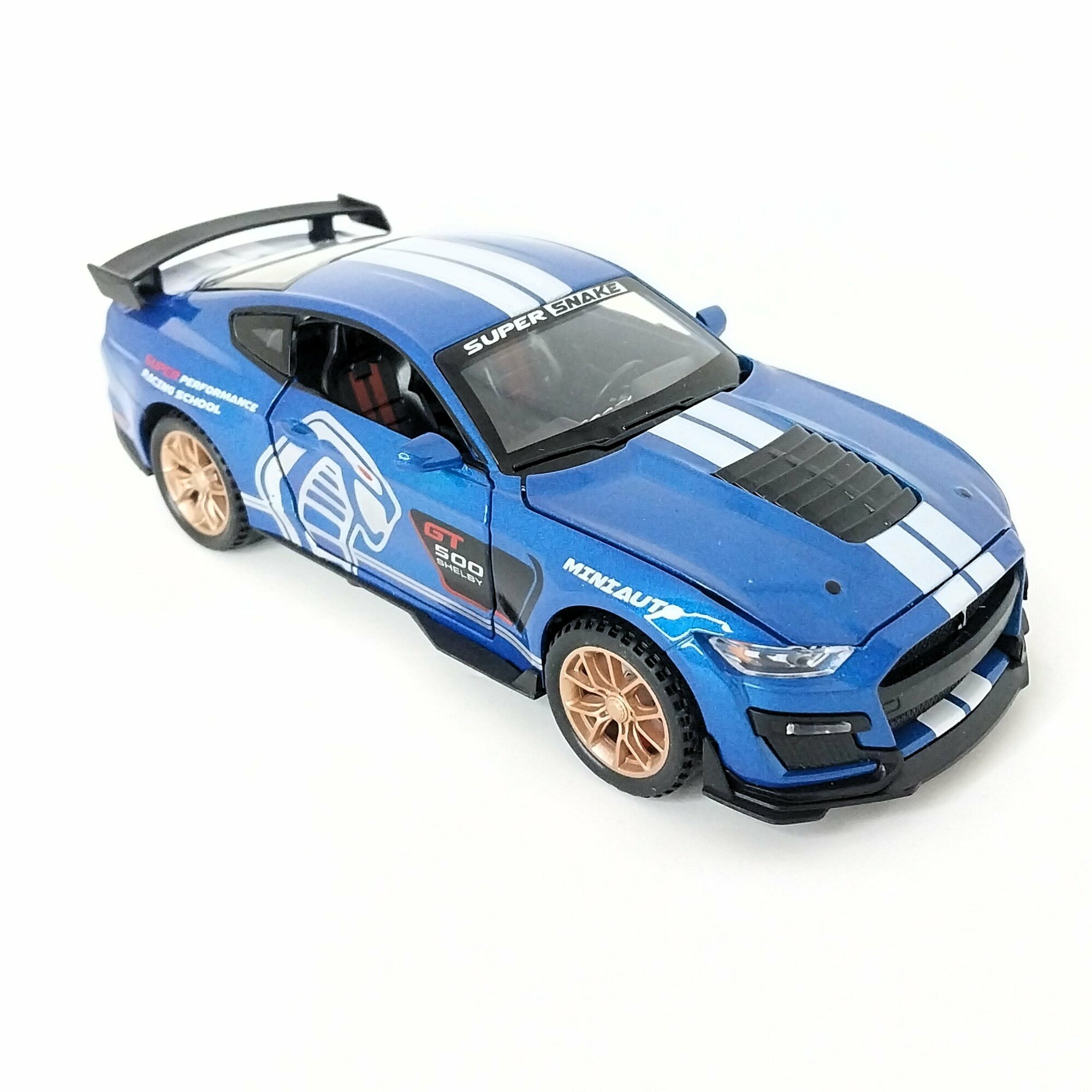 Металлическая машинка Ford Mustang Shelby GT500 с световыми и звуковыми эффектами. Масштаб 1:32