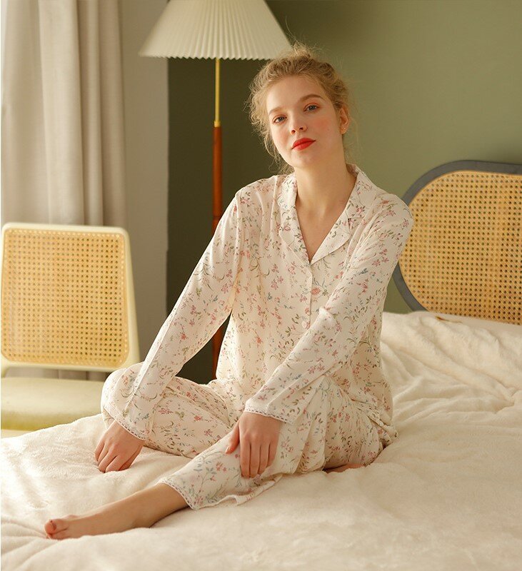 Домашний костюм-пижама шелковая женская с брюками и рубашкой - фотография № 13
