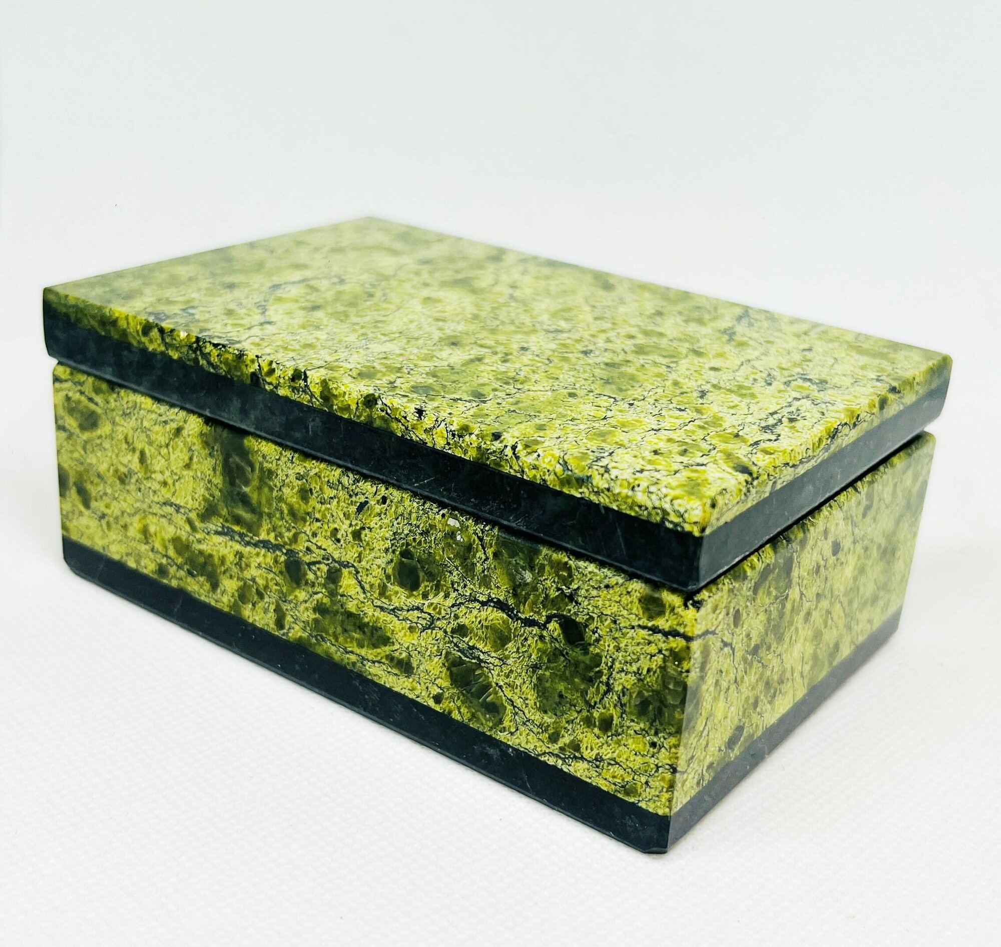 фото Шкатулка прямоугольная ларец камень змеевик
