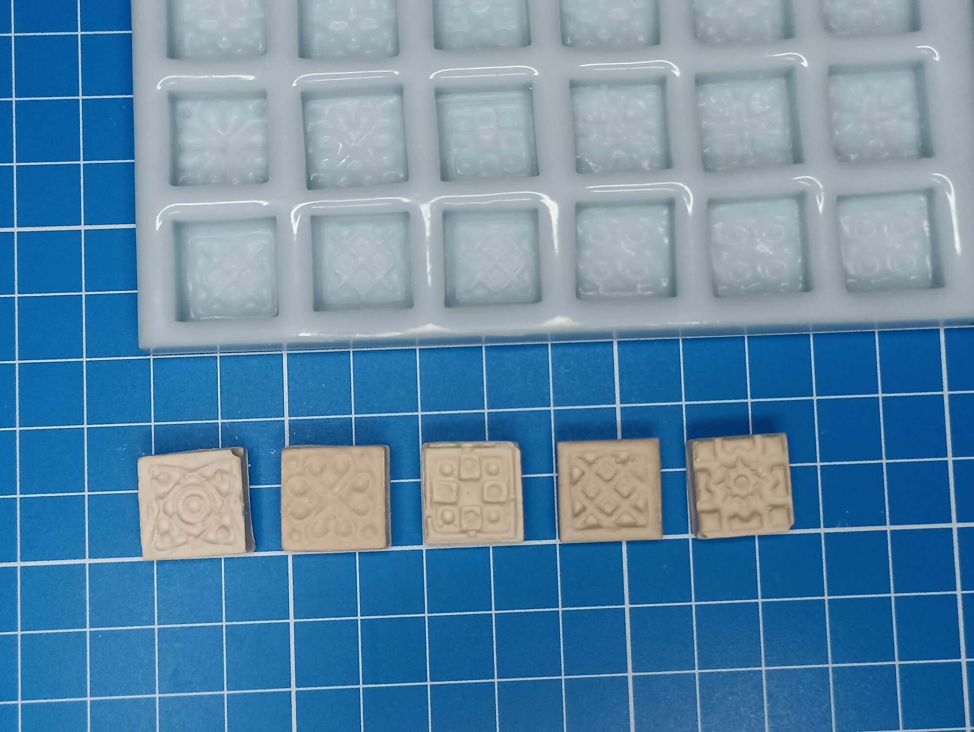 Силиконовая форма для миниатюрной мозаики "Средневековье" строймини масштаб 1:12, 24 шт, миниатюра, макет, диорама, кукольный дом