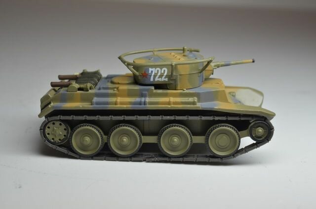 Масштабная модель 1/72, танк БТ-7 — фото 1