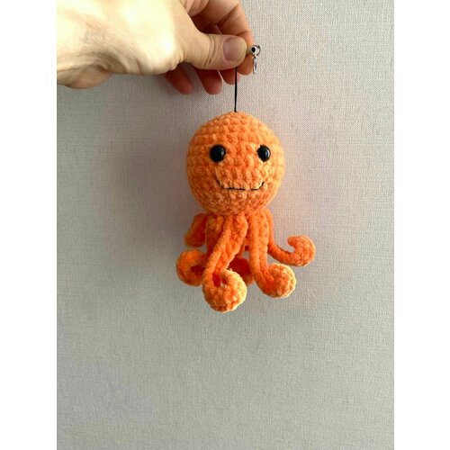 Осьминог брелок вязаная игрушка ручной работы из плюша