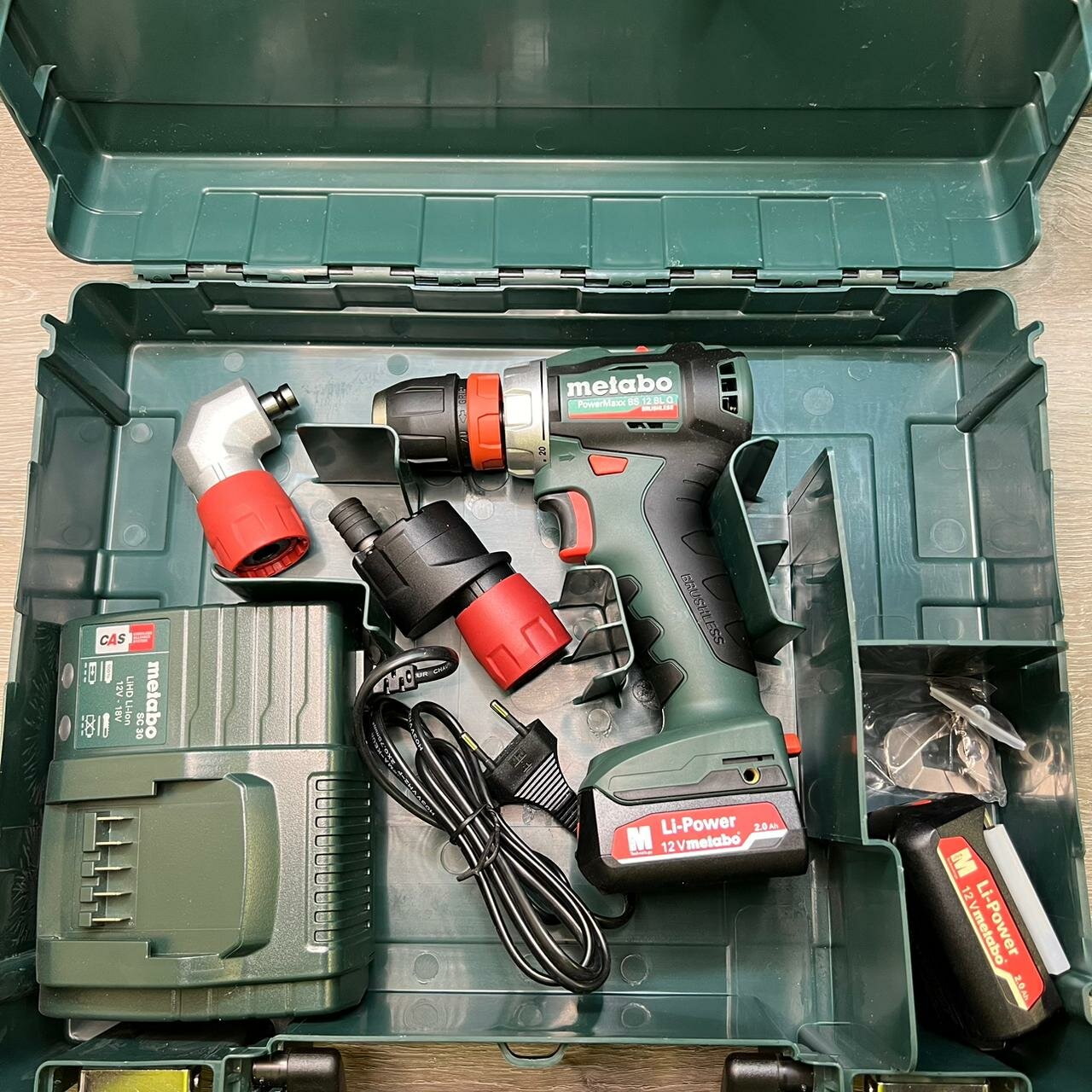 Легкий-Metabo шуруповерт POWERMAXX BL 12 Q ,2акб+SC30зарядник+2 насадки, кейс