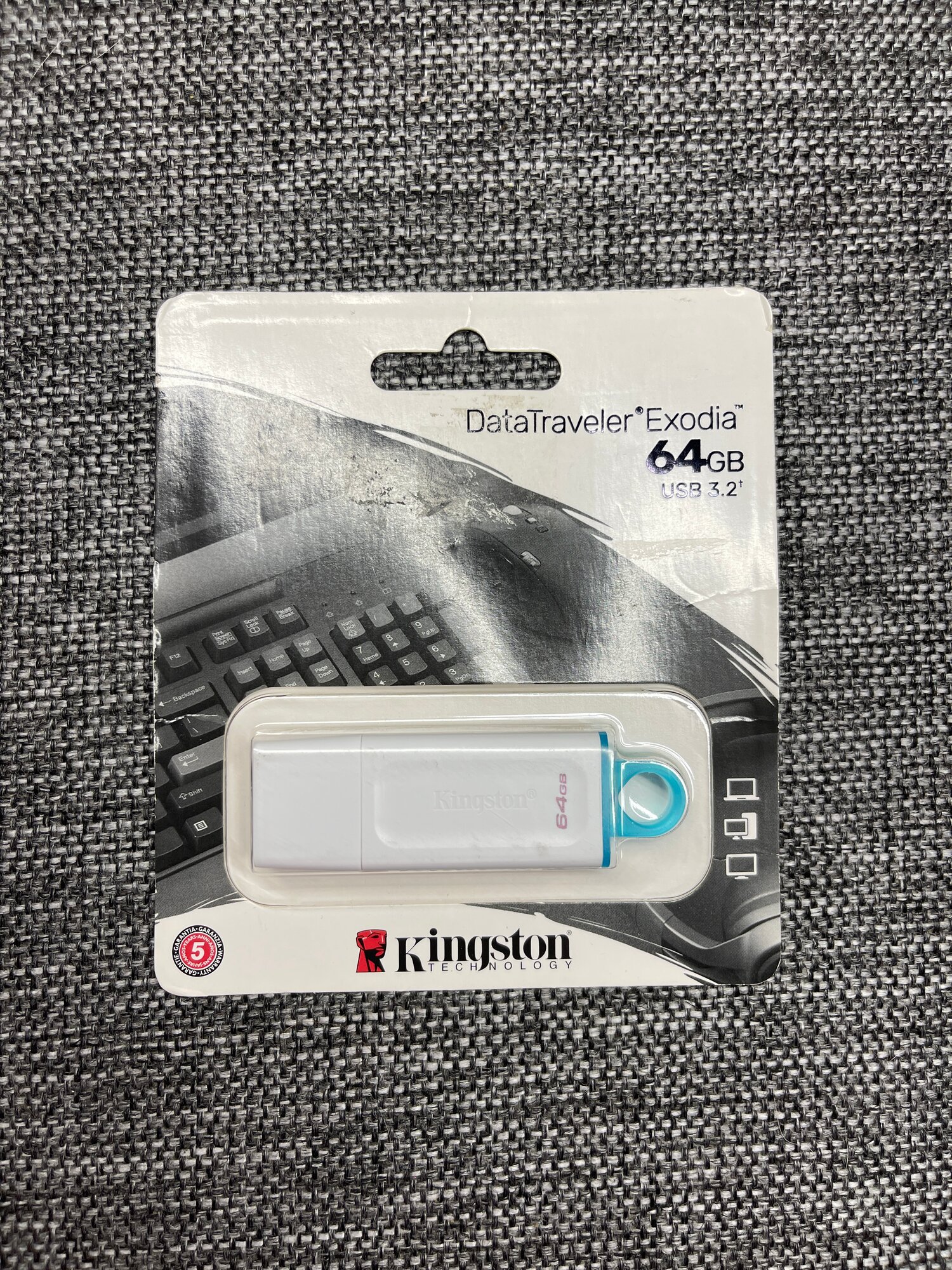 Флеш-накопитель Kingston DataTraveler Exodia USB 3.2 64Gb, белый