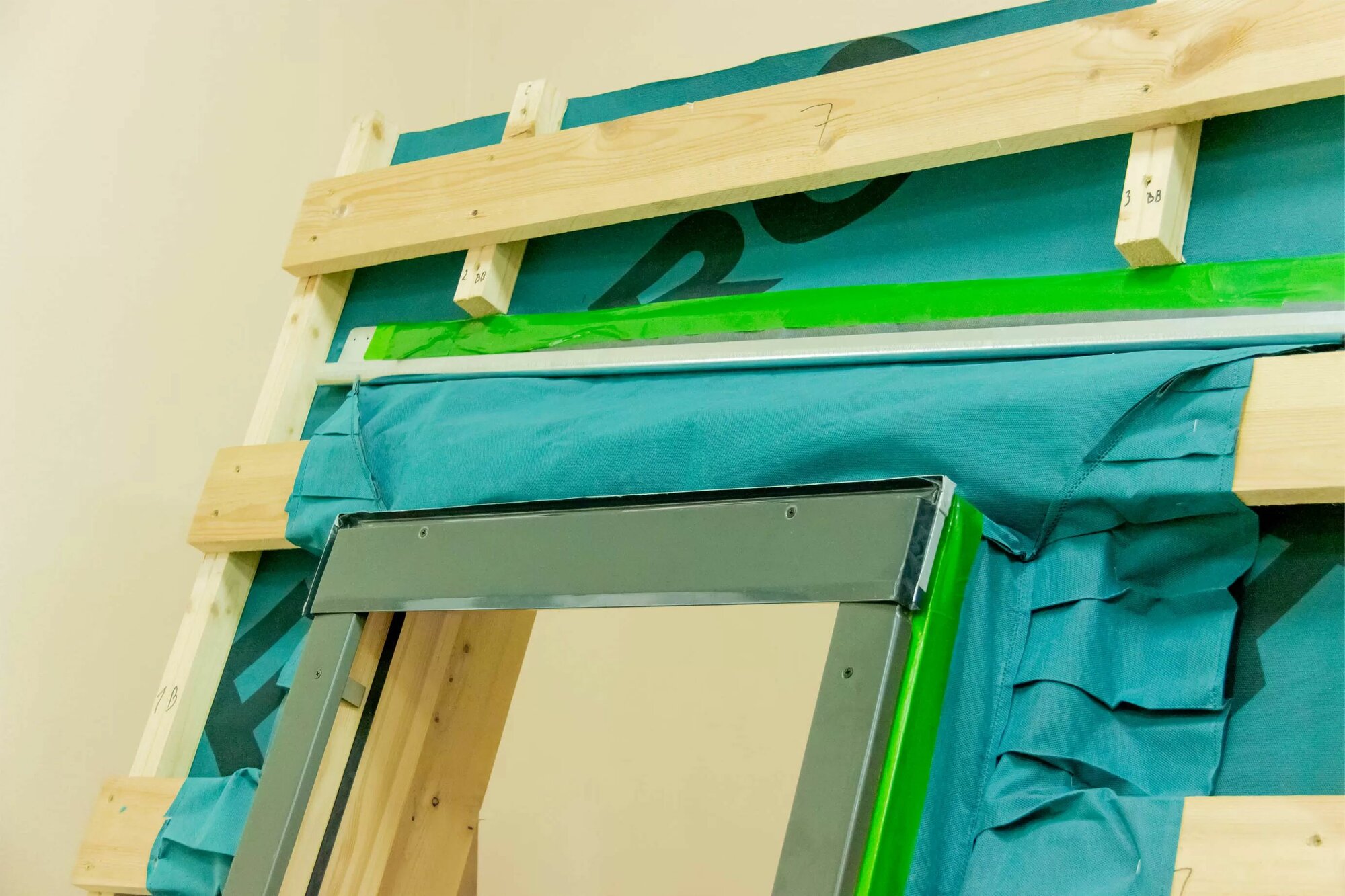 Оклад XWP-RU гидроизоляционный с утеплением 78х140см Fakro