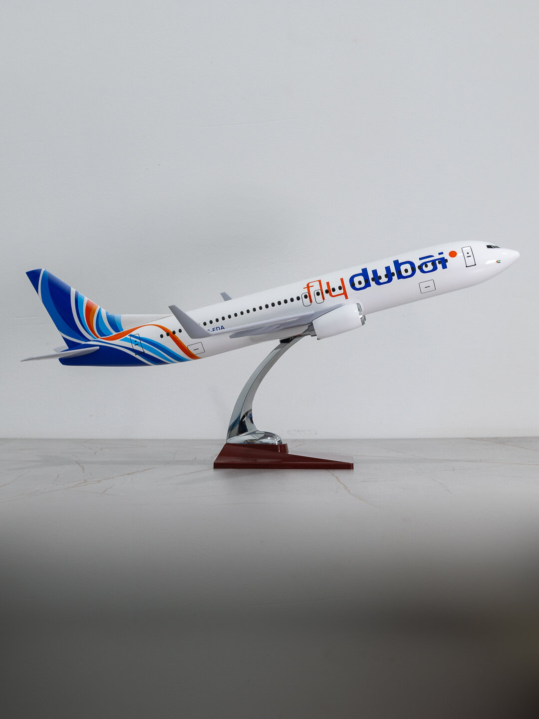 Модель самолёта Boeing 737, авиакомпания Fly Dubai, 47 см, Металл+пластик — фото 1