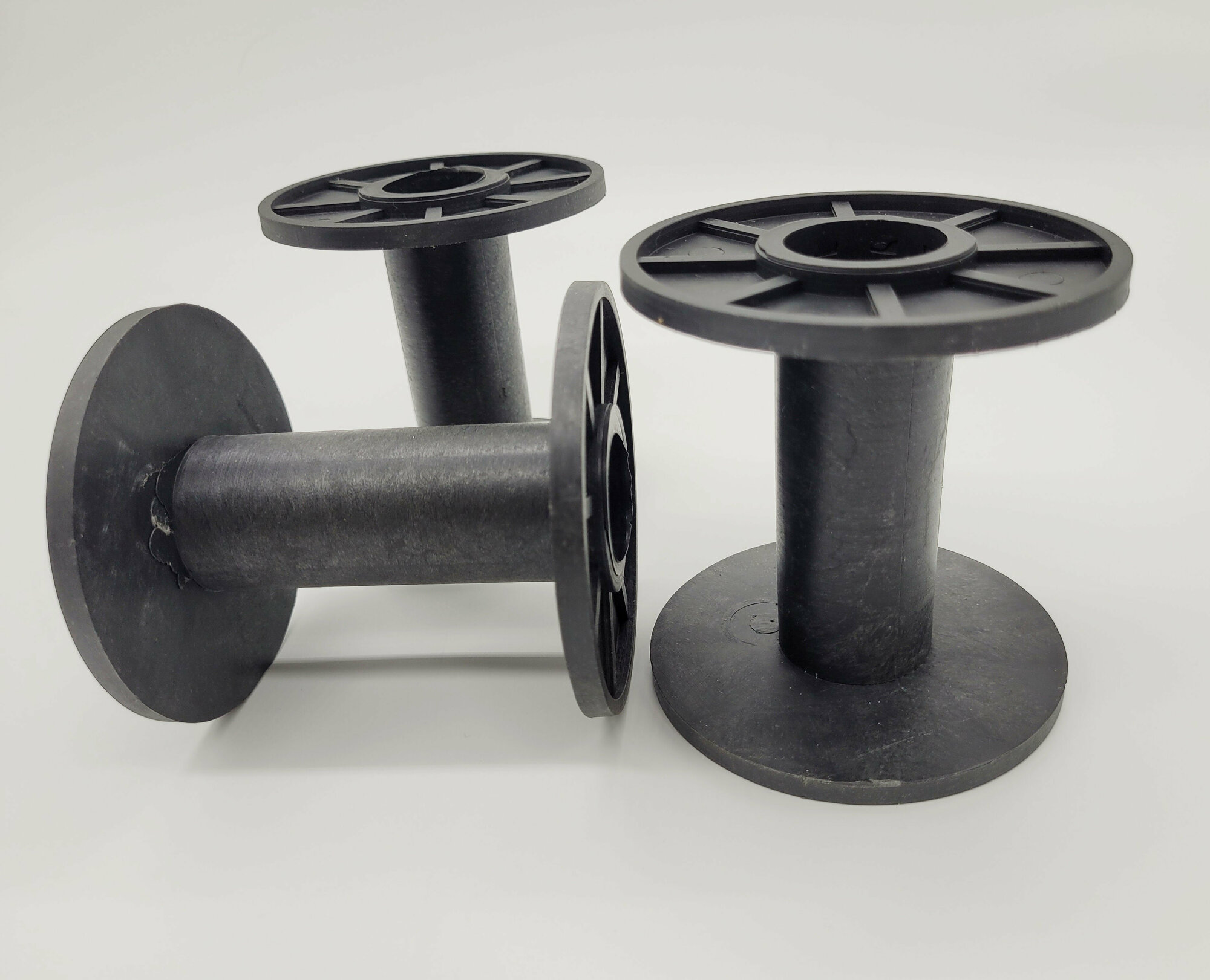 фото Катушка Бобина чёрная для провода, веревки, шнура, проволоки, нитки, лески, 2шт