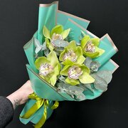 Букет из 5 зеленых орхидей