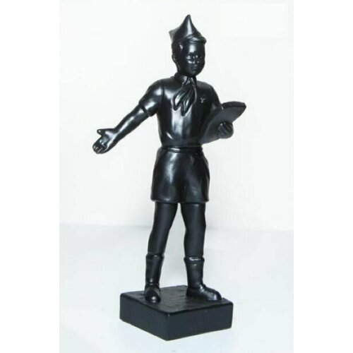 Каслинское чугунное литьё Статуэтка винтажная Пионер с книгой 5000₽