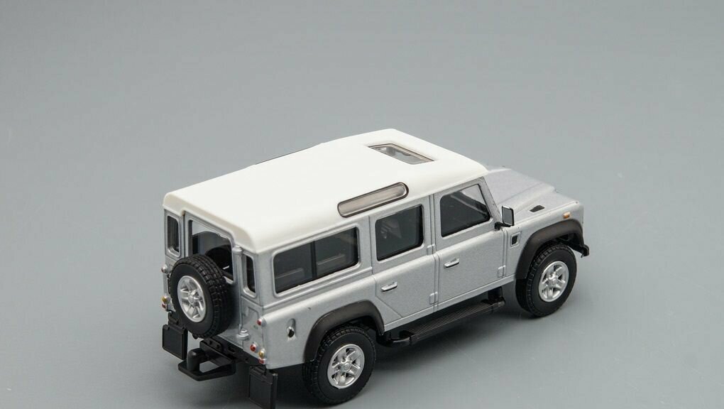 Масштабная модель LAND ROVER Defender Generation 1, silver — фото 1