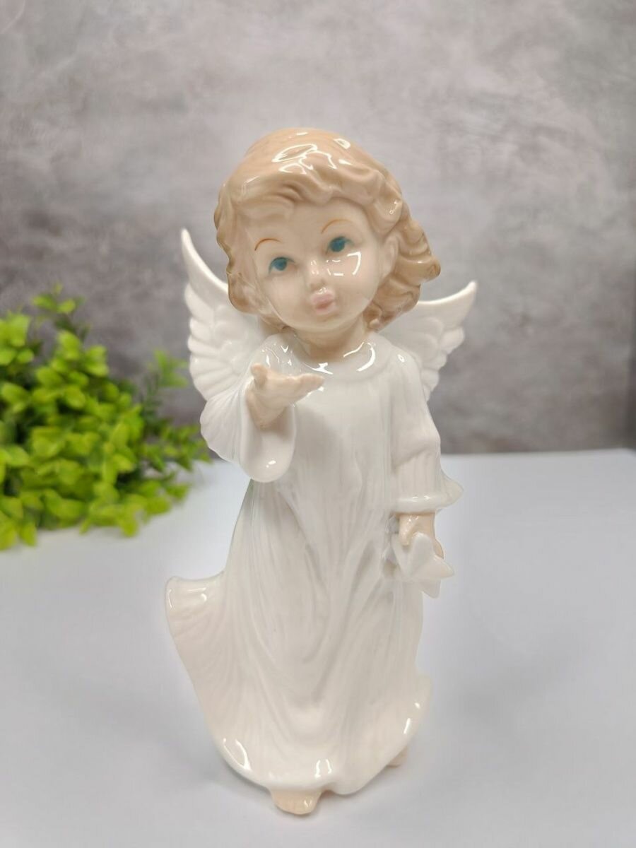 фото Фигурка Ангелочек фарфор