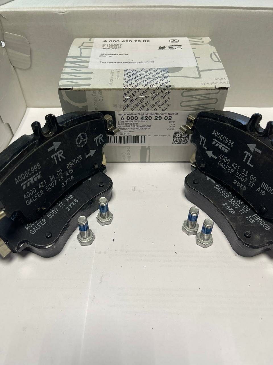 Тормозные колодки передние Mercedes-Benz A0004202902