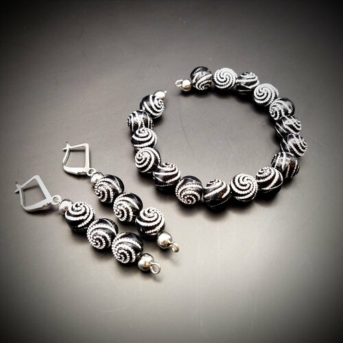 Комплект бижутерии Innuendo: браслет, серьги, размер браслета 17 см, серебряный, черный кольцо queen fair нержавеющая сталь бижутерный сплав золочение размер 17 черный
