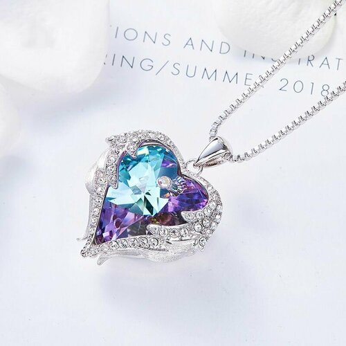 Колье Ожерелье с камнем в форме сердца с цепочкой серебристое