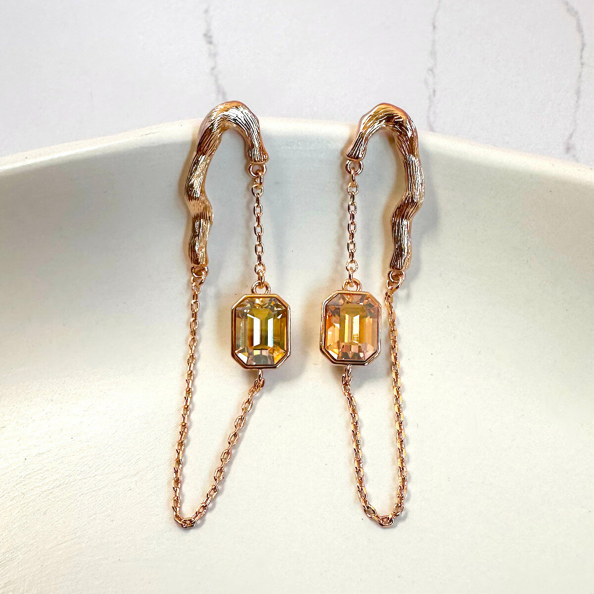 Серьги цепочки, с подвесками XUPING JEWELRY, кристаллы Swarovski, золотой, бежевый