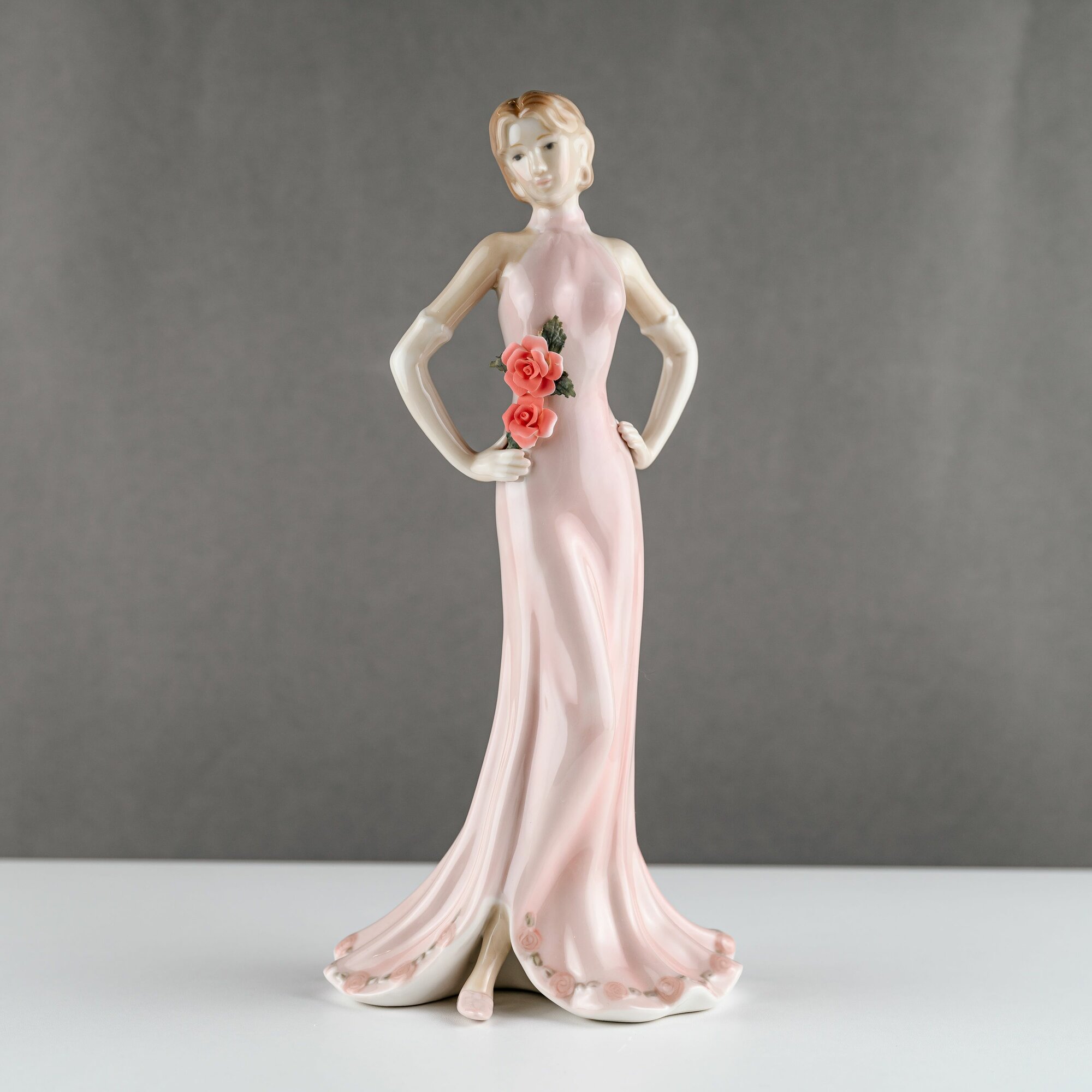 Статуэтка (фигурка) "Дама в вечернем платье". Розовый. (Pavone). Павоне. Фарфор