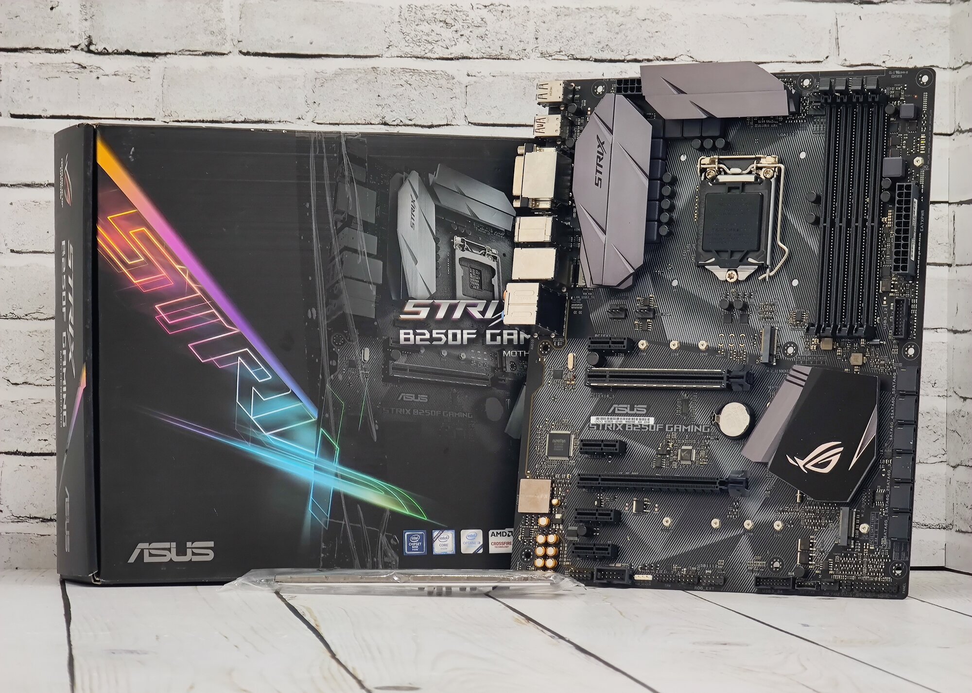 Материнская плата ASUS ROG STRIX для процессоров Intel LGA1151