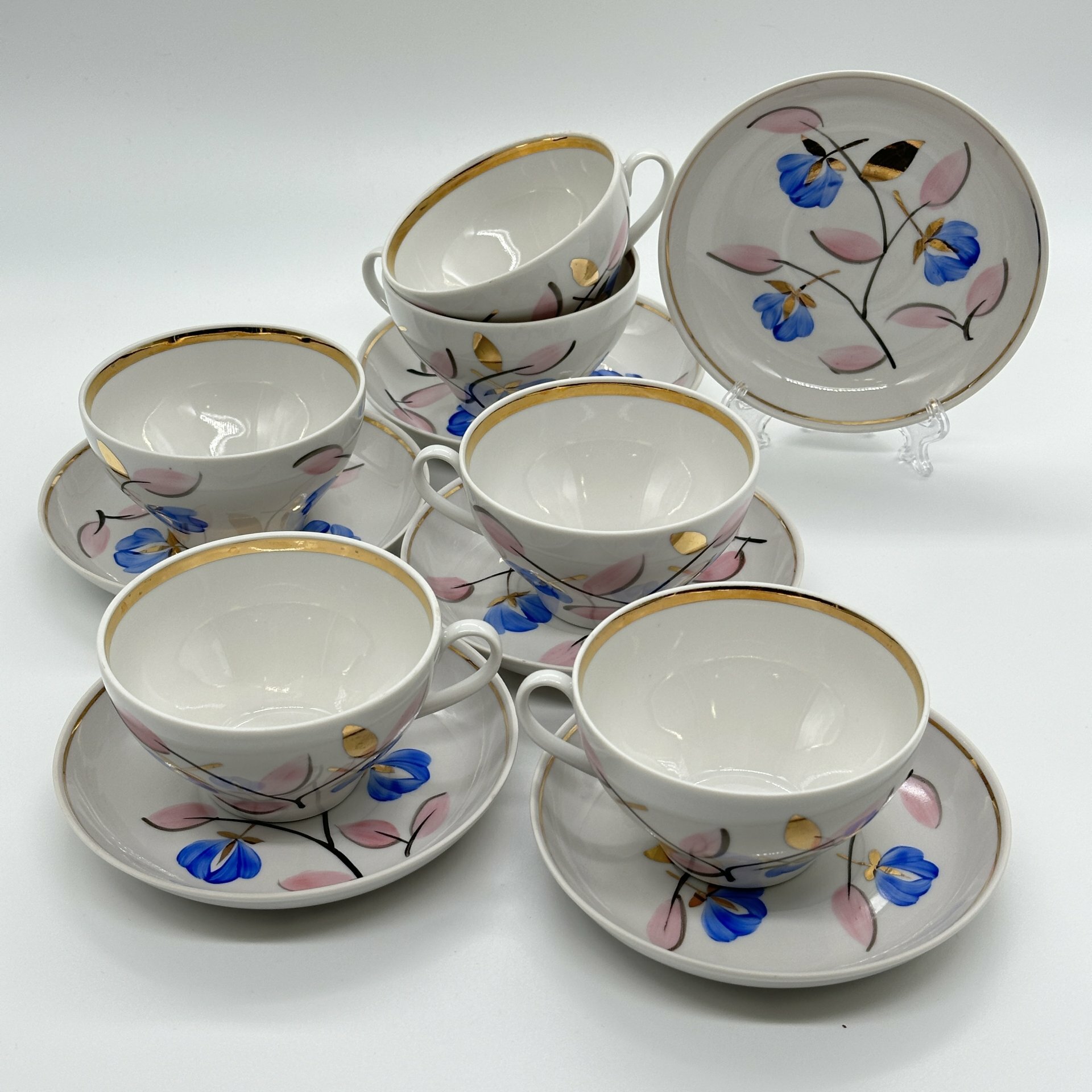 фото Набор из 6-ти чайных пар, украшенных цветочным декором, фарфор, роспись