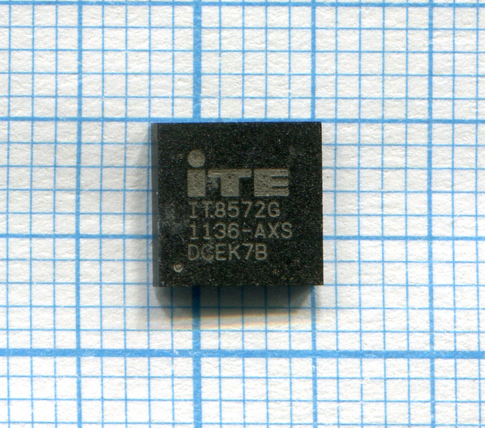 Мультиконтроллер IT8572G AXS с разбора