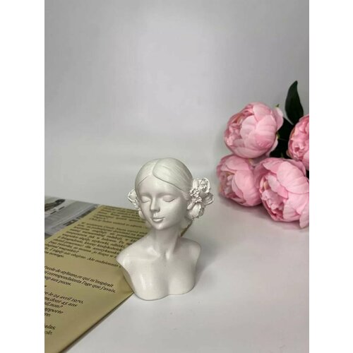 Статуэтка для интерьера декоративная