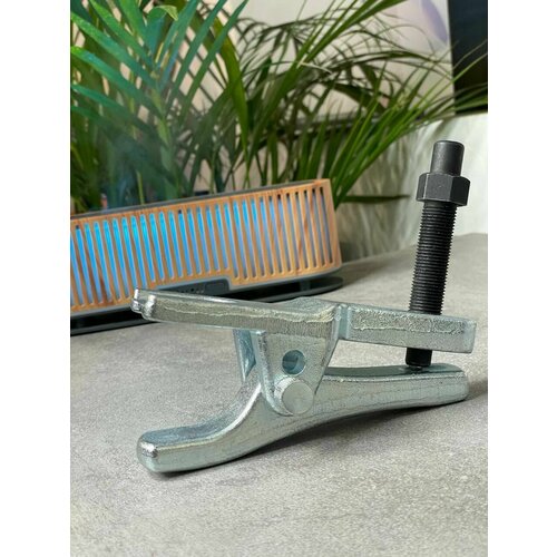 Съемник шаровых опор и рулевых тяг 1790₽