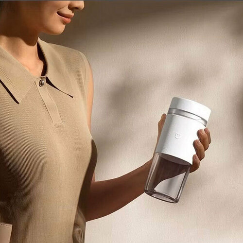 Портативный мини блендерсоковыжималка 300 мл Mijia Portable Juicer Cup MJZZB02PL 2850₽