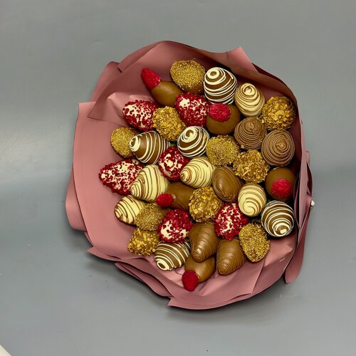 Изображение товара Премиум букет из клубники в бельгийском шоколаде в подарочной упаковке