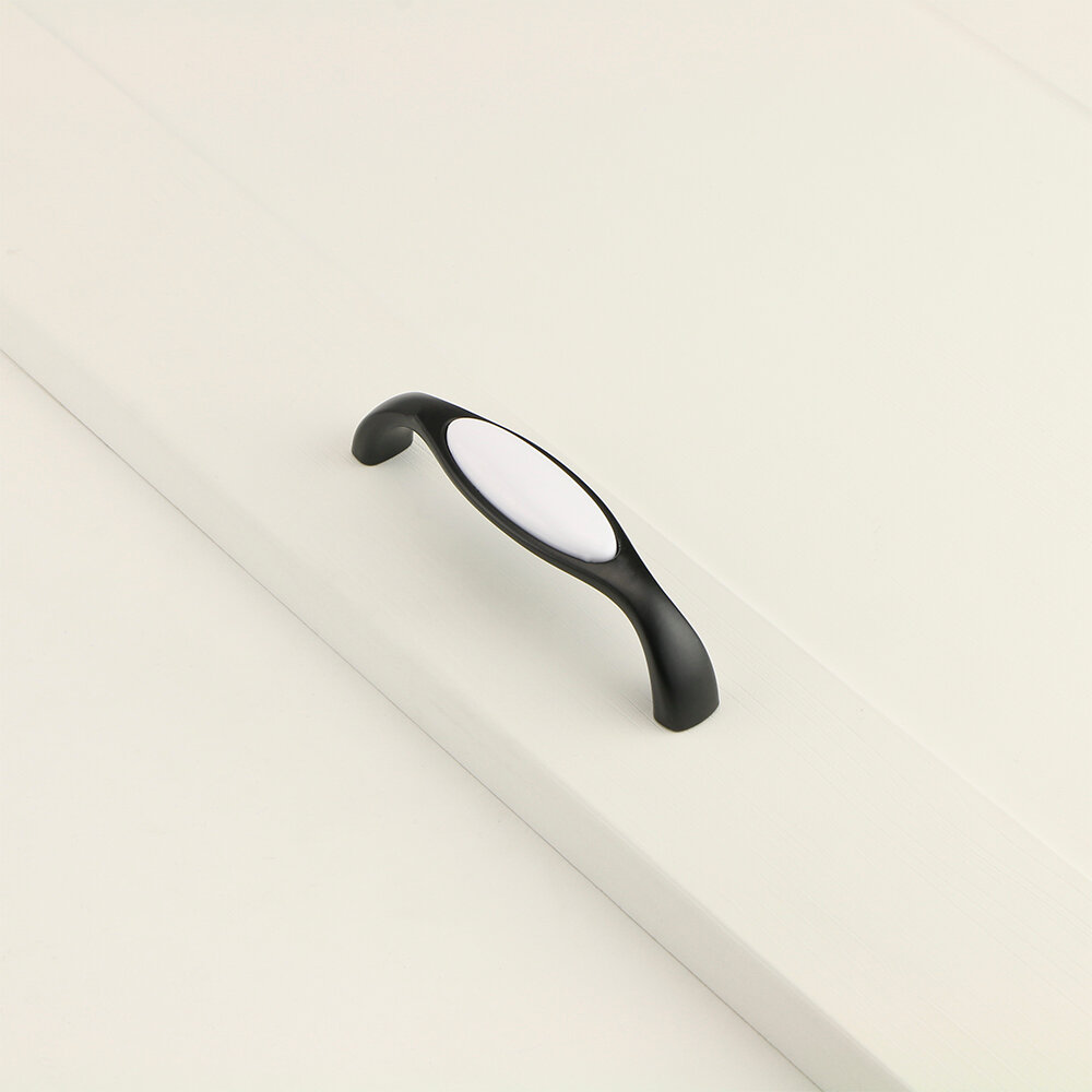 Ручка-скоба мебельная L4.004 C=128 мм черная с белой вставкой - фотография № 7