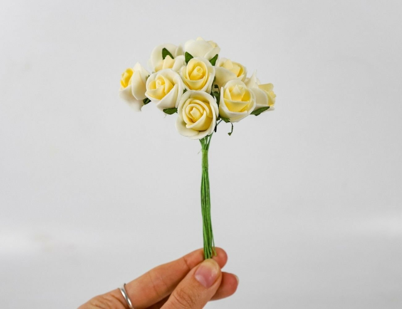 Искусственные розы для декора кремовые 2х10 см 12 шт 4 SEASONS