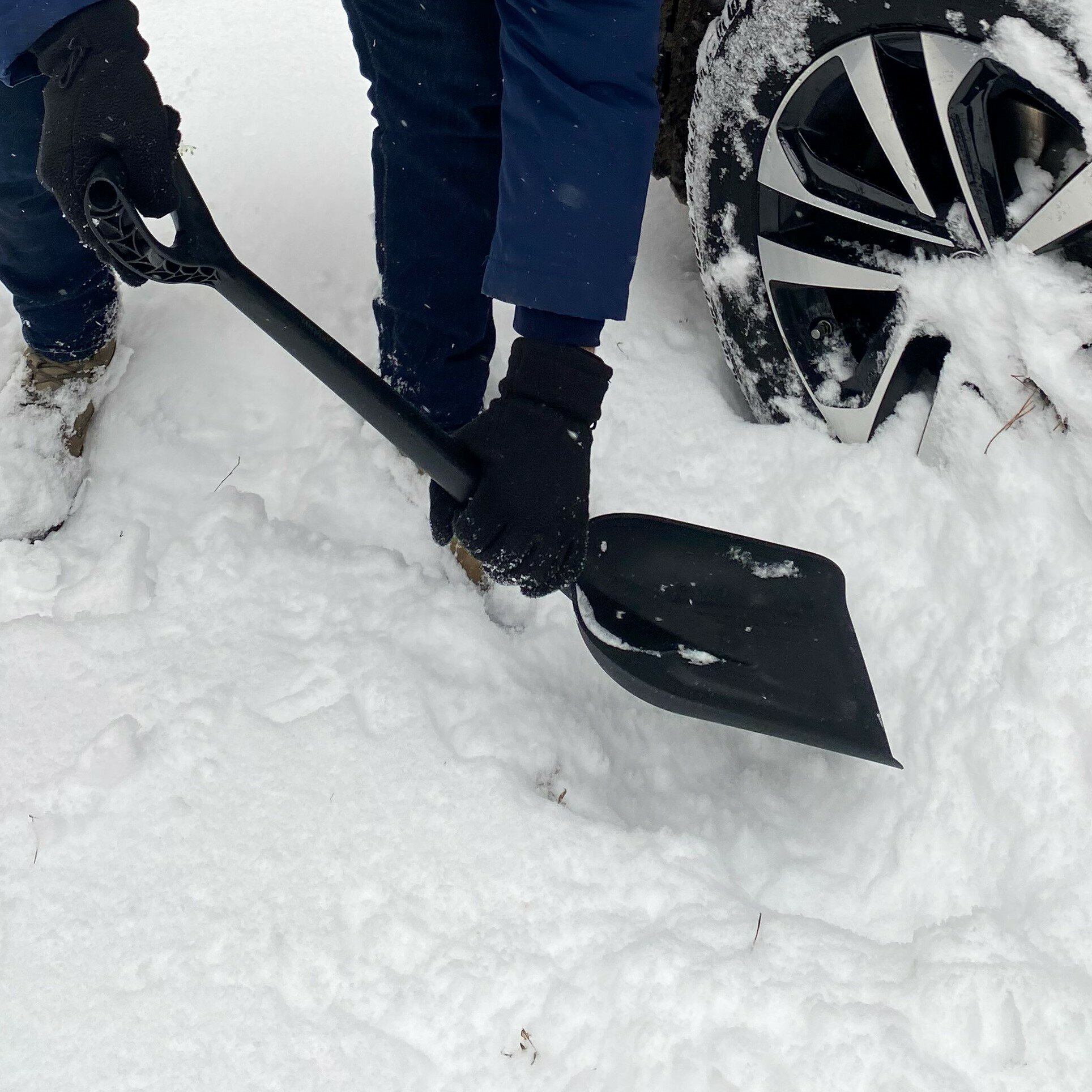 Лопата автомобильная для снега со скребком FACHMANN