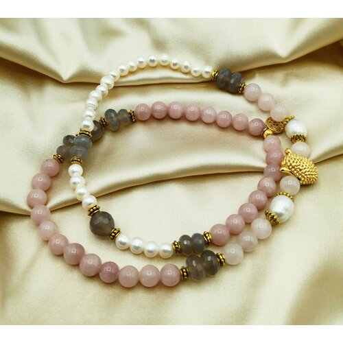 Браслет-нить Mala Jemma, кристаллы Swarovski, кварц, горный хрусталь, коралл, жемчуг культивированный, жемчуг Swarovski синтетический, перламутр, размер one size, розовый