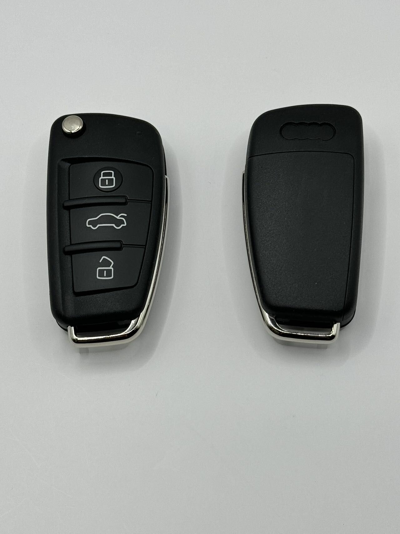 Audi HU66 корпус выкидного ключа 3 кнопки под батарейку 1616