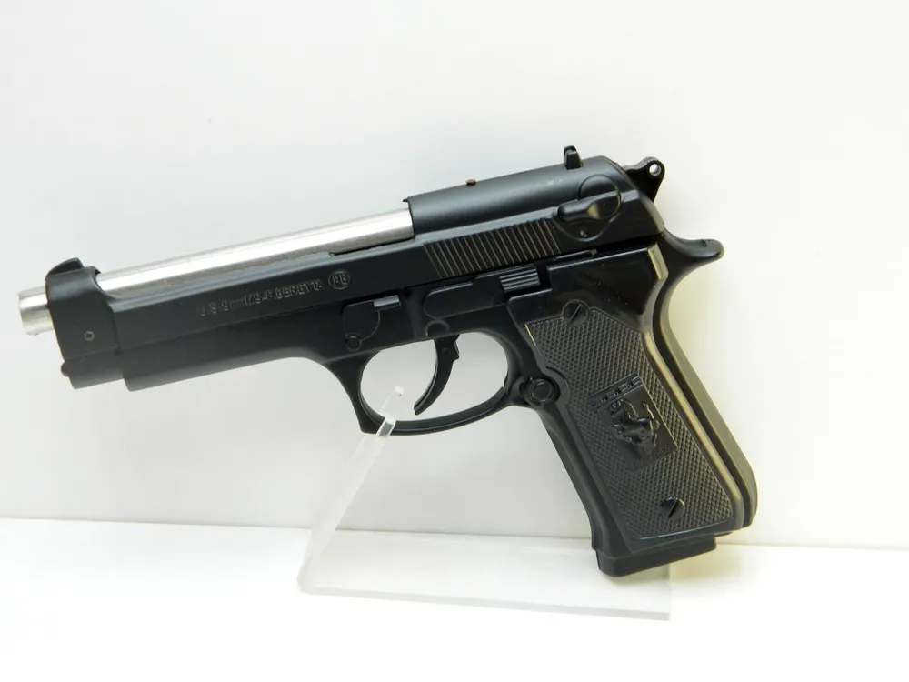 Зажигалка пистолет Beretta 92 черный