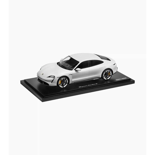 Модель автомобиля Porsche Taycan Turbo S, Scale 1:18, Carrara White Metallic модель porsche taycan turbo s 1 43 bburago