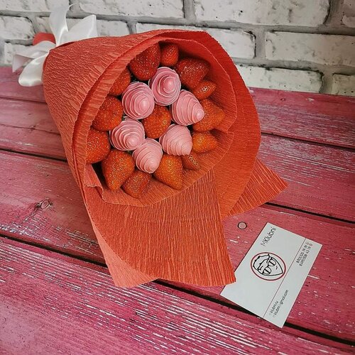 Изображение товара Подарочный букет Mklubni "Mini +", клубника в шоколаде со свежей клубникой