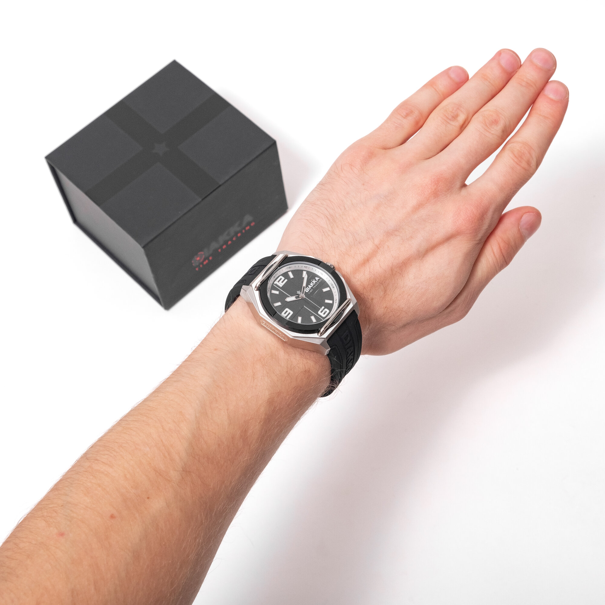 Наручные часы, черный, серебряный — фото 1