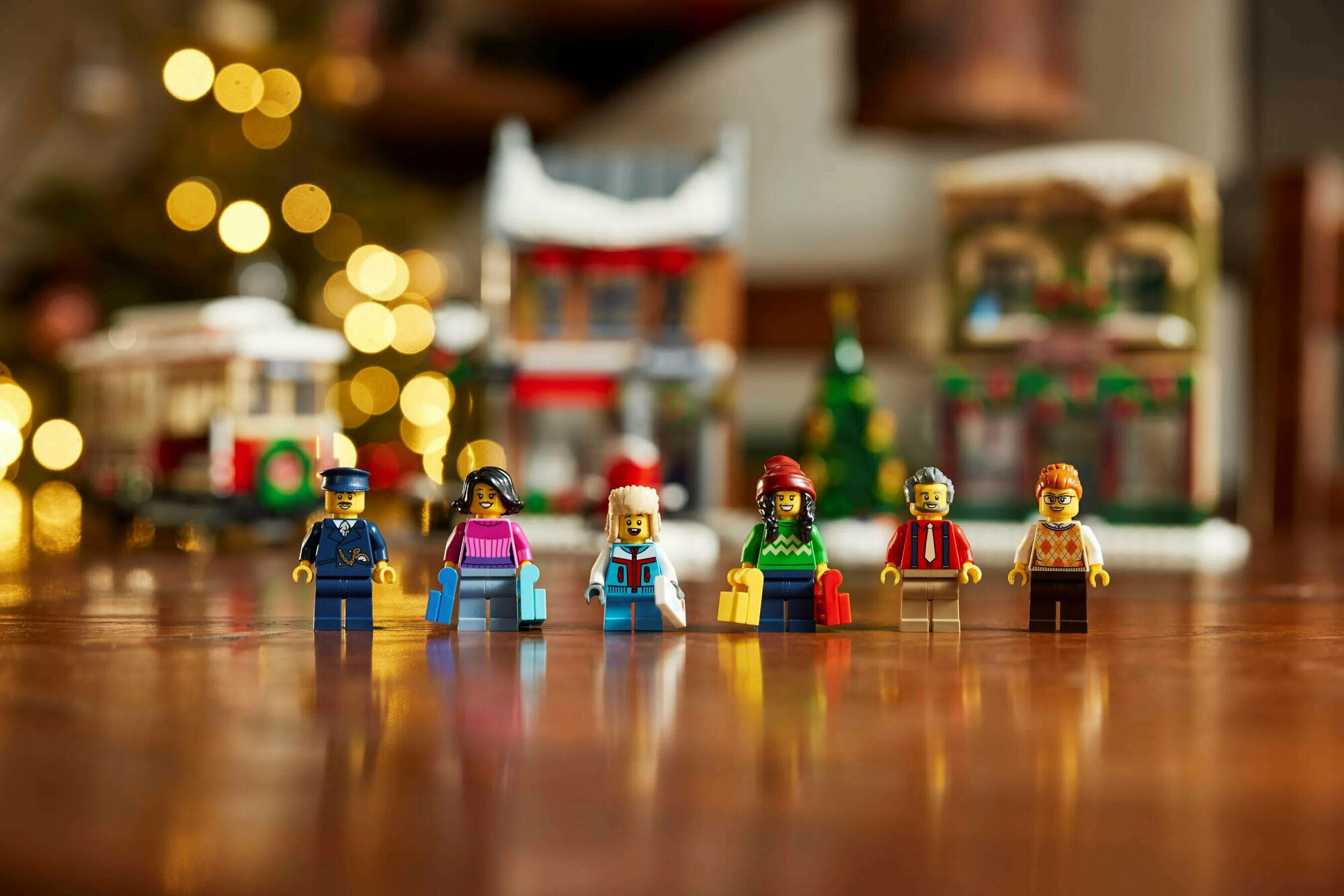 LEGO Icons Главная Рождественская улица 10308 - фото №7