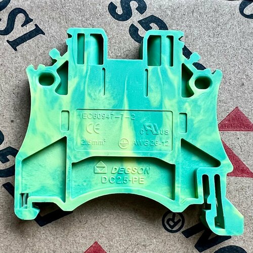 Клемма заземления винтовая жёлто-зеленая DEGSON DC2.5-PE-01P-1C-00AH (24А, 800В, 2.5мм2) в количестве 10 шт