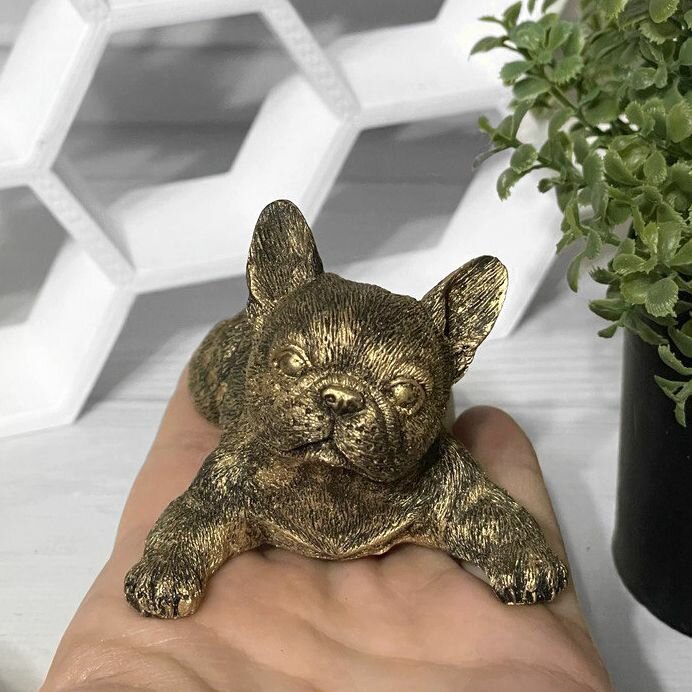 фото Фигурка французского бульдога // Cтатуэтка собака (девочка) // Цвет черный с золотыми ушками, носиком