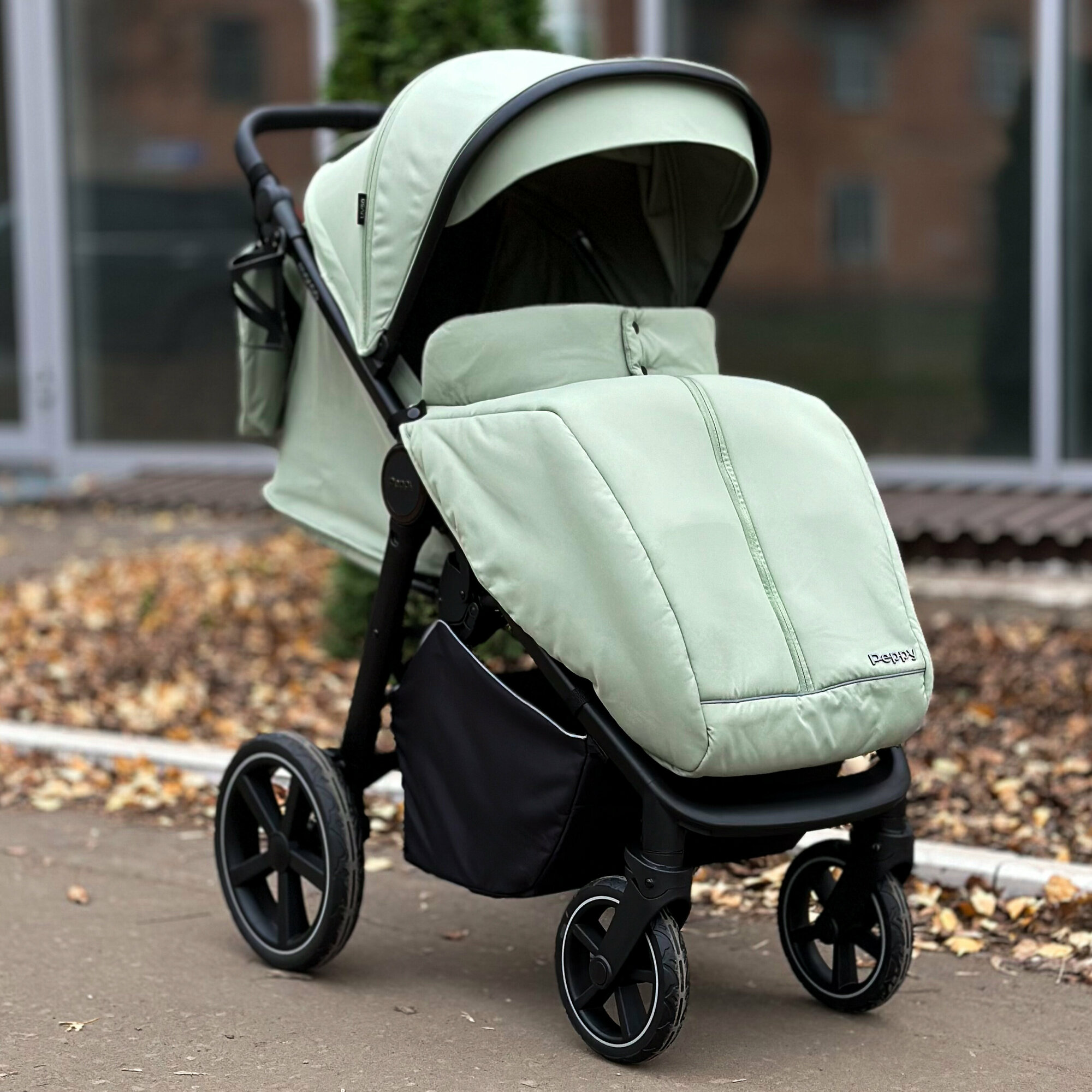 фото Прогулочная коляска Peppy Marco Rose black