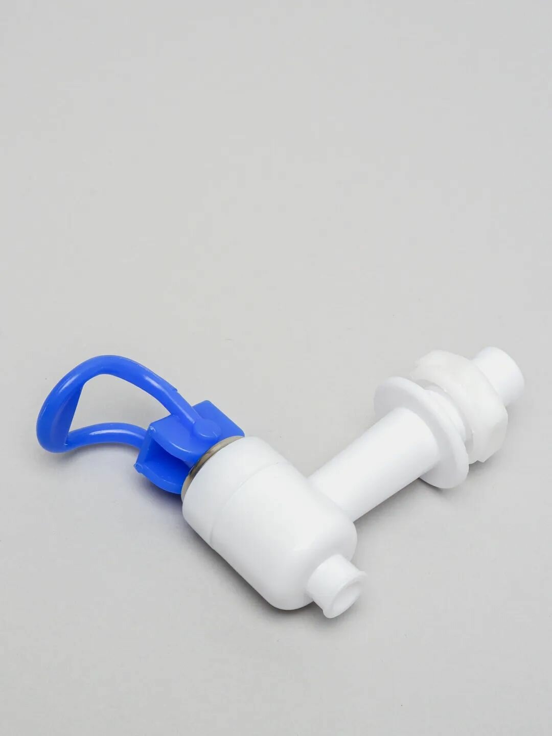 фото Кран для кулера универсальный для холодной воды синий с наружней резьбой с гайкой