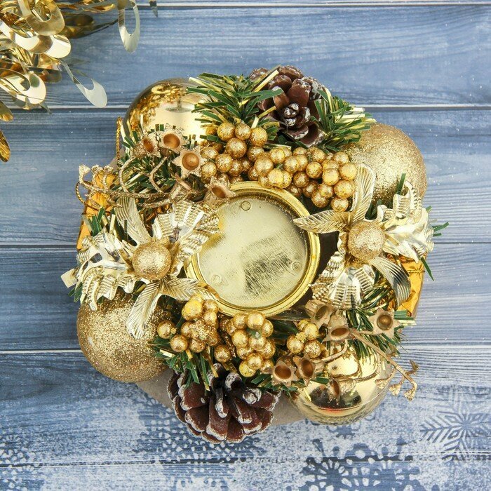 Подсвечник Зимнее волшебство "Рождество", с шишками и золотыми шариками, 13х5 см, диаметр отверстия 4 см