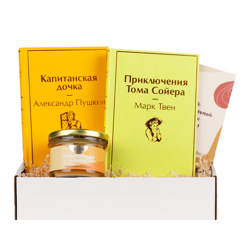Подарочный набор с книгами Капитанская дочка Приключения Тома Сойера и мягкой карамелью 2533₽