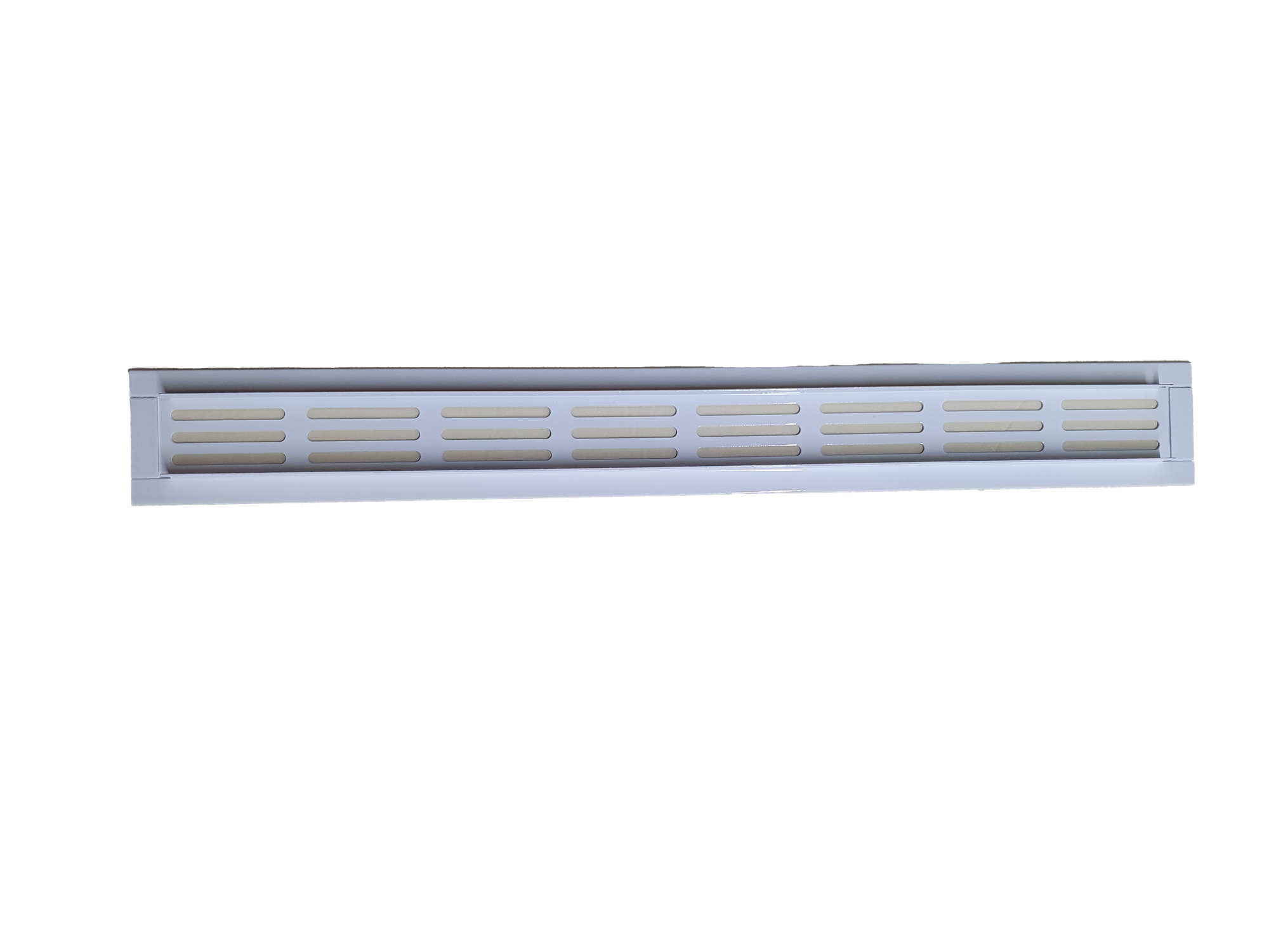 Врезная решетка из листовой стали толщиной до 1,0 мм с перфорацией овал, окрашенной в белый цвет RAL 9016, габаритный размер 400х60мм.